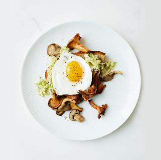Toast with Mushrooms, Leeks and Fried Eggs
