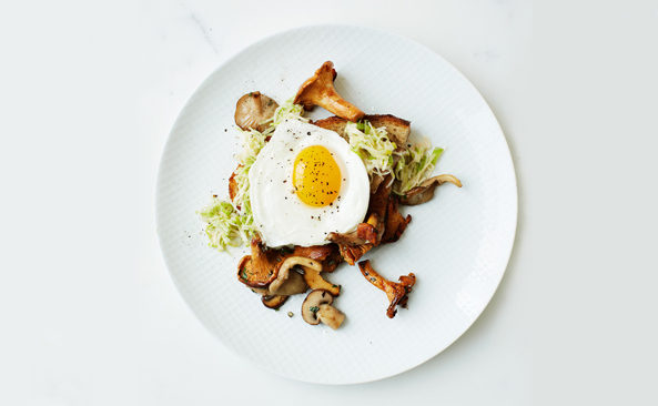 Toast with Mushrooms, Leeks and Fried Eggs